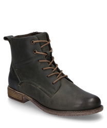 La bota en color Bosco está hecha de cuero de alta calidad y cuenta con un sistema de cordones para un ajuste óptimo. El zapato tiene una suela robusta y es ideal para una apariencia elegante y cómoda.