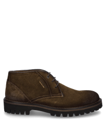 Die Stiefelette aus braunem Wildleder verfügt über eine robuste Schnürung und eine profilierte Sohle. Sie bietet einen klassischen Look mit feinen Nähten und einem komfortablen Schnitt ideal für vielseitige Outfits.