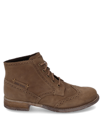 La botte brune en cuir a un laçage élégant et de délicates décorations en perforation. Elle offre un look classique avec un talon robuste et des détails de marque discrets sur le côté.