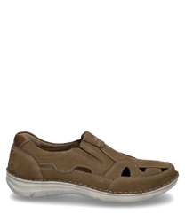 The slipper is made of brown leather with an elastic closure. Special features include decorative cutouts on the sides and the contrasting light sole.