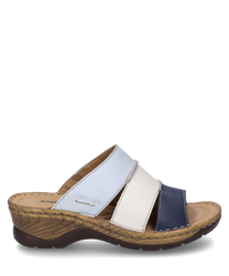 Un zueco en color Ocean-Multi con cierre de goma compuesto por varios tonos de azul claros y oscuros. El zapato tiene una suela robusta y una zona de dedos abierta y cómoda.