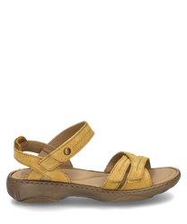 De sandaal is gemaakt van geel suede en heeft een praktische klittenbandsluiting. Het heeft een robuuste bruine zool en een minimalistisch ontwerp dat comfort en stijl verenigt.