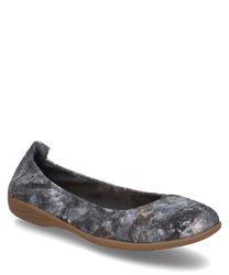 Ballerina made of patterned textile with elastic. The shoe features a brown rubber sole edge and an abstract pattern in shades of gray.