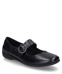Ein eleganter schwarzer Ballerina-Schuh aus Leder mit einer auffälligen Schnalle als Verschluss. Der Schuh hat eine glatte Oberfläche und ein schlichtes zeitloses Design.