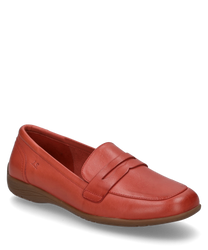 Roter Ballerina-Schuh mit Gummizug aus glattem Leder gefertigt. Der Schuh hat eine flache Sohle und dezente Nahtdetails die dem Design Eleganz verleihen.