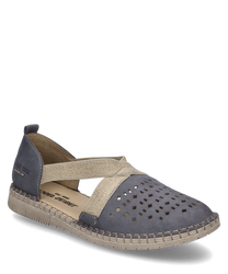 Der Halbschuh in Jeansfarbe ist aus weichem Material gefertigt und verfügt über einen elastischen Gummizug für einfaches Anziehen. Das Design ist mit einem geometrischen Lochmuster versehen das für Atmungsaktivität sorgt.