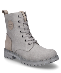 Bota gris con cordones hecha de material textil resistente. El zapato presenta un discreto logo claro en el lateral y tiene una suela perfilada para un mejor agarre.