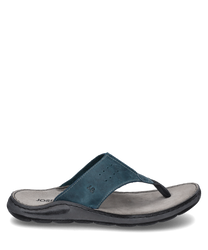 Tongs en cuir bleu azur avec semelle intérieure douce et sans fermeture. La chaussure a une semelle noire et des coutures discrètes sur la lanière.