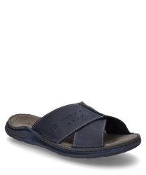 La sandale est fabriquée en cuir bleu foncé et possède une entrée ouverte sans fermeture. Elle dispose d'une semelle confortable et de coutures discrètes qui lui donnent un look décontracté.