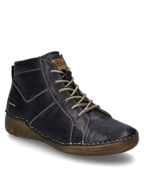 Botín de cuero azul oscuro con costura decorativa clara y suela robusta de color marrón claro. El zapato tiene un cordón y un discreto grabado de la marca en el lateral.