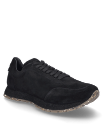 The black sneaker impresses with its elegant design made of soft suede. It features lacing and a sturdy patterned sole that provides a sporty look.