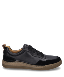 La sneaker noire avec lacets est fabriquée en cuir de haute qualité et en détails en daim. Elle possède une semelle beige qui crée un contraste moderne.