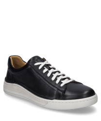 The sneaker is black and made of smooth leather featuring a white sole and light-colored laces. The shoe has a classic sporty look and is ideal for everyday wear.