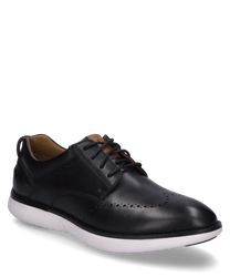 Eleganter Halbschuh aus schwarzem Leder mit Schnürung. Der Schuh hat eine weiße Sohle und feine Perforationen auf der Vorderseite für einen klassischen Look.