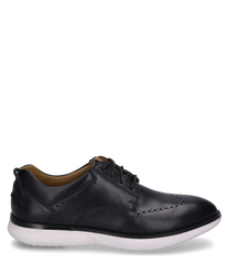 Eleganter Halbschuh aus schwarzem Leder mit Schnürung. Der Schuh hat eine weiße Sohle und feine Perforationen auf der Vorderseite für einen klassischen Look.