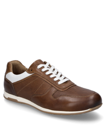 Der Halbschuh ist aus braunem Leder mit perforierten Details gefertigt und hat einen weißen Einsatz an der Ferse. Er verfügt über eine weiße Schnürung und eine helle Sohle die einen sportlichen Look verleiht.
