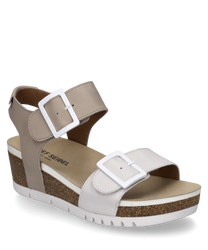 Estas sandalias combinadas en blanco roto tienen un cierre de velcro y están hechas de una mezcla de materiales en beige y blanco. Cuentan con una cómoda suela de corcho con un tacón cuña de altura media.