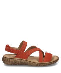 La sandalia de cuero rojo cuenta con un práctico cierre de velcro y está decorada con costuras en contraste. Tiene una suela cómoda y estructurada en marrón que ofrece un confort óptimo al caminar.