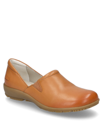 La scarpa bassa in pelle liscia marrone chiaro è dotata di una pratica chiusura con elastico. La suola comoda è di un beige chiaro e offre un comfort ottimale.