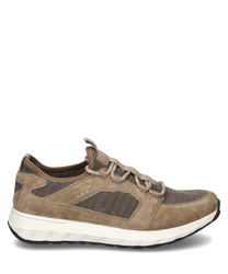 Sneaker marrone con lacci realizzato in suede e materiale mesh. La scarpa ha una suola profilata grigio chiaro e offre un design sportivo ed elegante.