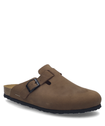 Brauner Clog mit Schnalle. Der Schuh hat eine glatte Oberfläche und eine robuste Sohle ideal für Komfort und Stil.
