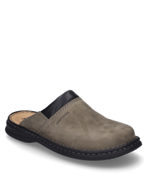 The clog in the color Vulcano is made of high-quality leather and features a practical elastic band for easy on and off. The sturdy sole provides additional comfort and durability.