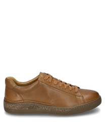 Una sneaker color cammello in pelle con lacci che si distingue per la sua superficie liscia e la suola a contrasto. La scarpa ha una forma piatta ed è ideale per un look casual ma elegante.