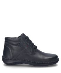 El zapato negro de cuero presenta un clásico sistema de cordones y una costura robusta que asegura durabilidad. El diseño sencillo se complementa con finos detalles en los laterales que le otorgan un toque elegante al zapato.