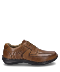 La chaussure demi en couleur cognac est en cuir lisse avec lacets. Les détails de couture et la semelle douce lui confèrent un aspect élégant et en même temps confortable.