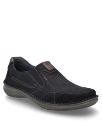 The black combination slipper is made from a soft material with elastic that allows for easy entry. Special features include contrasting seams and a brown accent at the heel.