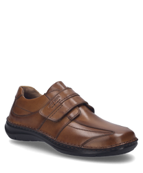El zapato en color cognac está hecho de cuero de alta calidad y cuenta con un práctico cierre de velcro. Las finas costuras y la suela robusta le dan un diseño elegante y al mismo tiempo cómodo.