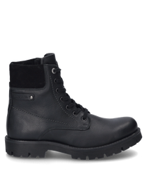 Schwarze Stiefelette aus Leder mit Schnürung die robust und stilvoll wirkt. Der Schuh hat eine dicke profilierte Sohle und ist ideal für kühleres Wetter.