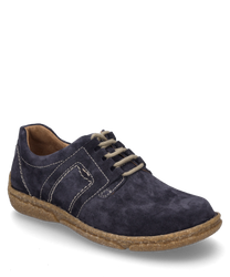 The half shoe made of dark blue denim features a sturdy light brown sole and classic lacing. Visible white stitching adds a fashionable accent.