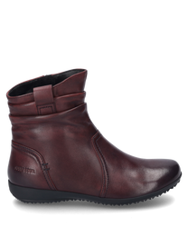 La bota en color Amarena está hecha de cuero de alta calidad y presenta un brillo sutil. Cuenta con una práctica cremallera lateral para facilitar el calzado y descalzado.