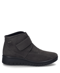 El zapato de media altura en color grafito está hecho de un material suave y cuenta con un práctico cierre de velcro. La suela es robusta y ofrece un buen agarre mientras que el diseño discreto es versátil para combinar.