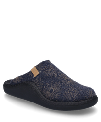 Esta zapatilla de casa combinada en azul oscuro está hecha de un material textil y está diseñada sin cierre. El zapato está adornado con un patrón floral que le da un aspecto especial.