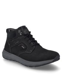 Le sneaker noir se distingue par son design épuré et son laçage robuste. Le matériau de haute qualité confère à la chaussure une apparence élégante idéale pour un look décontracté.