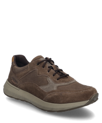 De sneaker in de kleur moro-multi is gemaakt van suede met textiele inzetstukken en heeft een vetersluiting. De comfortabele zool en het eenvoudige ontwerp maken hem ideaal voor dagelijks gebruik.