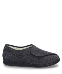 Chausson anthracite en matériau feutré doux avec fermeture velcro. La chaussure a une semelle plate et offre un confort de port agréable.