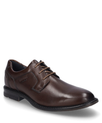La chaussure basse de couleur cognac est en cuir lisse de haute qualité et possède un laçage classique. Elle se distingue par une couture élégante et une semelle robuste.