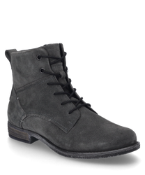 La bota en color granito está hecha de un material de ante de alta calidad y cuenta con un clásico sistema de cordones. El zapato tiene una suela robusta y es ideal para una apariencia elegante y cómoda.