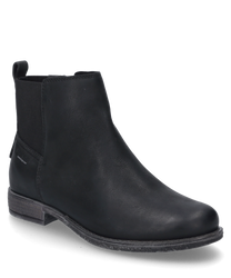 La stivaletta nera è realizzata in pelle liscia e presenta una cerniera laterale per una facile calzata e svestizione. La scarpa è alta fino alla caviglia e ha un aspetto semplice ed elegante.