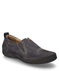 A half shoe in the color titanium with elastic closure made from a smooth durable material. The shoe features contrasting seams that give it a distinctive appearance.