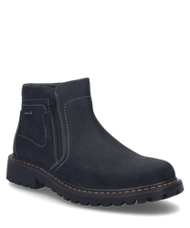 Die schwarze Stiefelette besteht aus einem robusten Material mit sichtbaren Nähten und einem seitlichen Reißverschluss. Sie hat eine profilierte Sohle die für guten Halt sorgt.