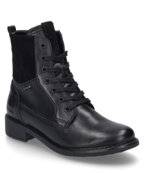Der schwarze Stiefel ist aus glattem Leder gefertigt und verfügt über eine robuste Schnürung. Besondere Merkmale sind die dezente Logoprägung an der Seite und der verstärkte Fersenbereich.
