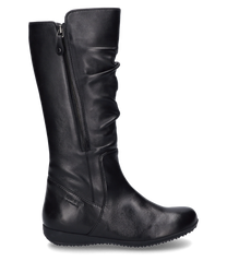 Bota negra con cremallera de cuero liso. La bota tiene un aspecto elegante y ligeramente fruncido en el lado exterior.