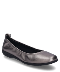 Eleganter Ballerina in der Farbe Basalt mit einem metallischen Glanz gefertigt aus glattem Material. Der Schuh verfügt über einen praktischen Gummizugverschluss für eine bequeme Passform.
