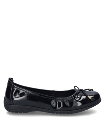 Bailarina negra con acabado de charol brillante y cierre de goma. El zapato está decorado con un lazo en la parte delantera.