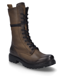 The boot in cognac color is made of high-quality leather and features a practical zipper on the side. The sturdy shoe is equipped with a distinctive seam and a stable sole that provides additional support.
