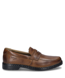 El mocasín color coñac está hecho de cuero de alta calidad y presenta un discreto grabado del logotipo en el costado. El zapato cuenta con un práctico elástico para ponerlo y quitarlo fácilmente.